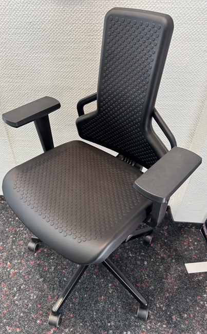 Dauphin Bürodrehstuhl , Kunststoffgestell mit Rollen schwarz